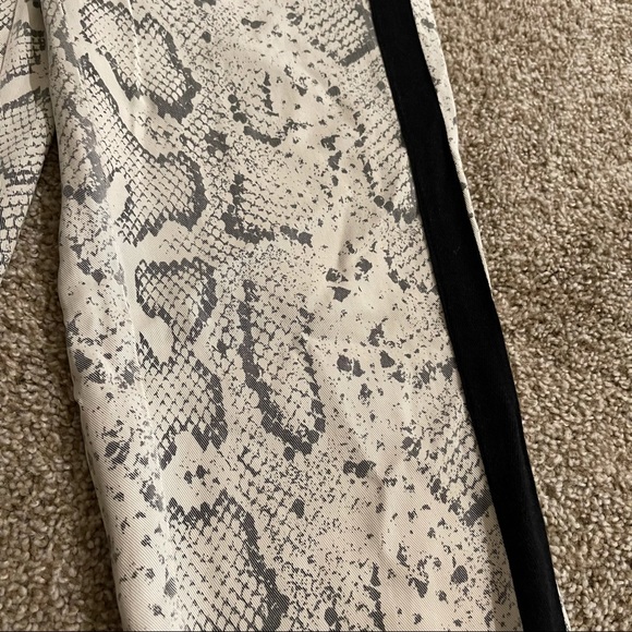 !NEW! PAM & GELA Snake Print High Rise Tie Track Jogger Pants - Size P - Picture 7 of 12